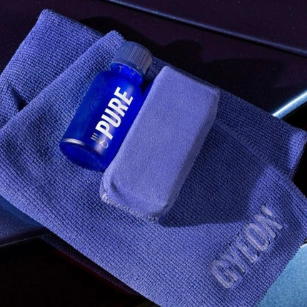 Keramická ochrana laku na modrém mikrovláknu, modrá lahvička s uzávěrem