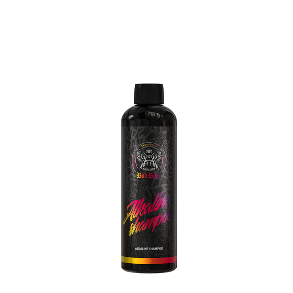 Alkalický autošampon v černé lahvi s černým uzávěrem, 500 ml
