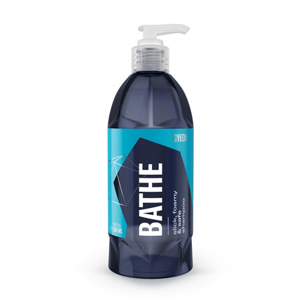 Gyeon Q²M Bathe autošampon v modré plastové lahvi s pumpičkou, 500 ml