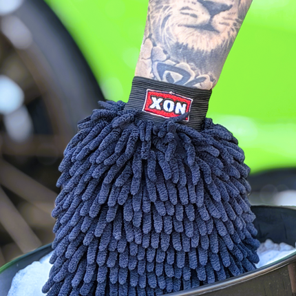 Modrá žinylková mycí rukavice s hustými chloupky a nášivkou XON