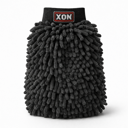 Černá žinylková mycí rukavice s hustými chloupky a štítkem XON