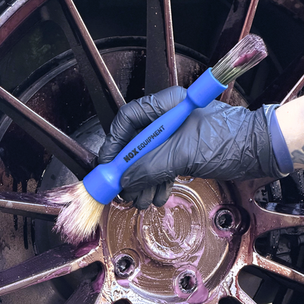 Duální štětec na exteriér s rukavicí, kartáčování šroubů a povrchu kola
