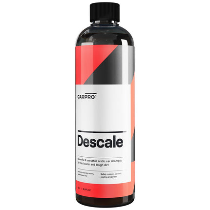 Autošampon CARPRO Descale v lahvi s černým víčkem, červeno-šedý design