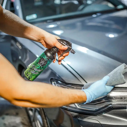 Keramický detailer ve spreji, aplikace na karoserii s mikrovláknem