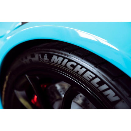 Impregnace na pneumatiky, boční stěna s logem Michelin na pneumatice