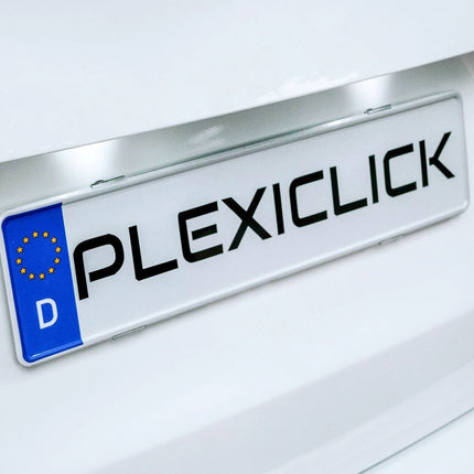 Držáky SPZ PLEXICLICK na bílé registrační značce s EU znakem