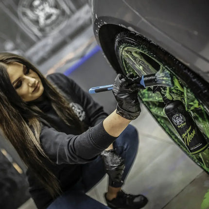 Přípravek nastříkaný na zelené kolo z rozprašovače